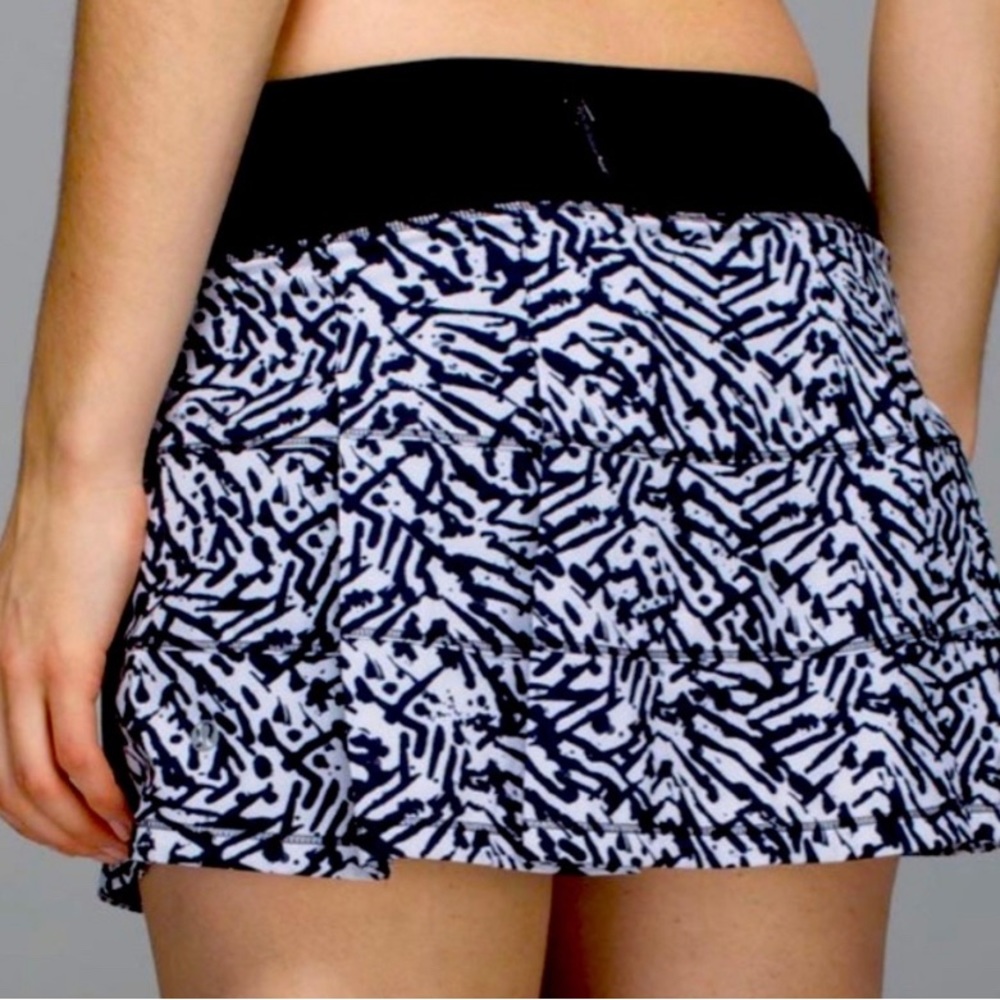 lululemon pace rival skirt skort 6 reg  black & white.